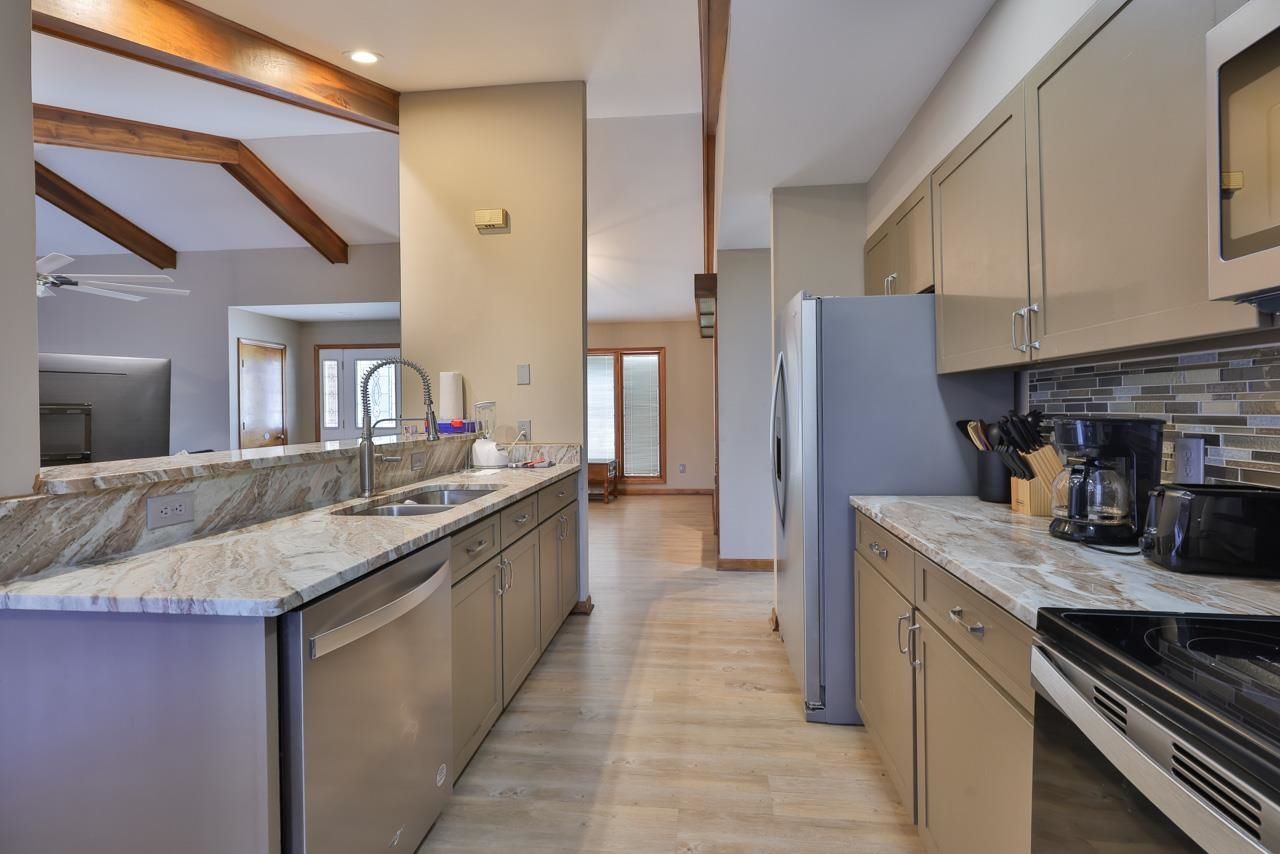 4704 Pine Lake Dr. Photo 6