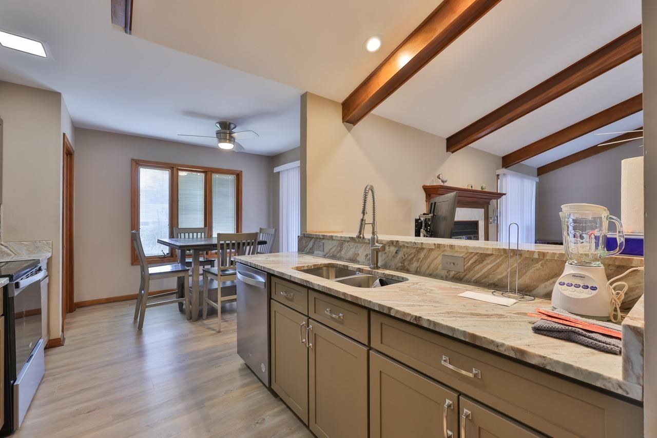 4704 Pine Lake Dr. Photo 8