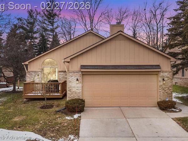 35173 Knollwood Lane, Farmington Hills, MI 48335