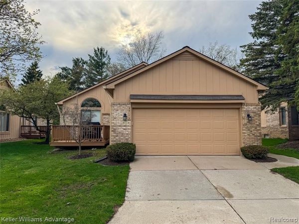 35173 Knollwood Lane, Farmington Hills, MI 48335
