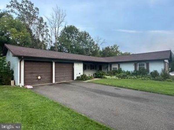 31 TRAYNOR LANE, WILLINGBORO, NJ 08046