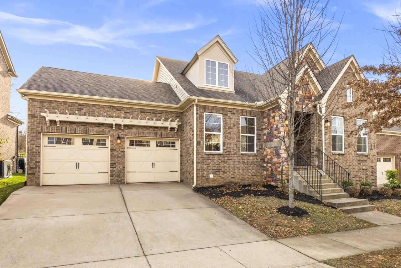 949 Ryecroft Ln, Franklin, TN 37064 Main Photo