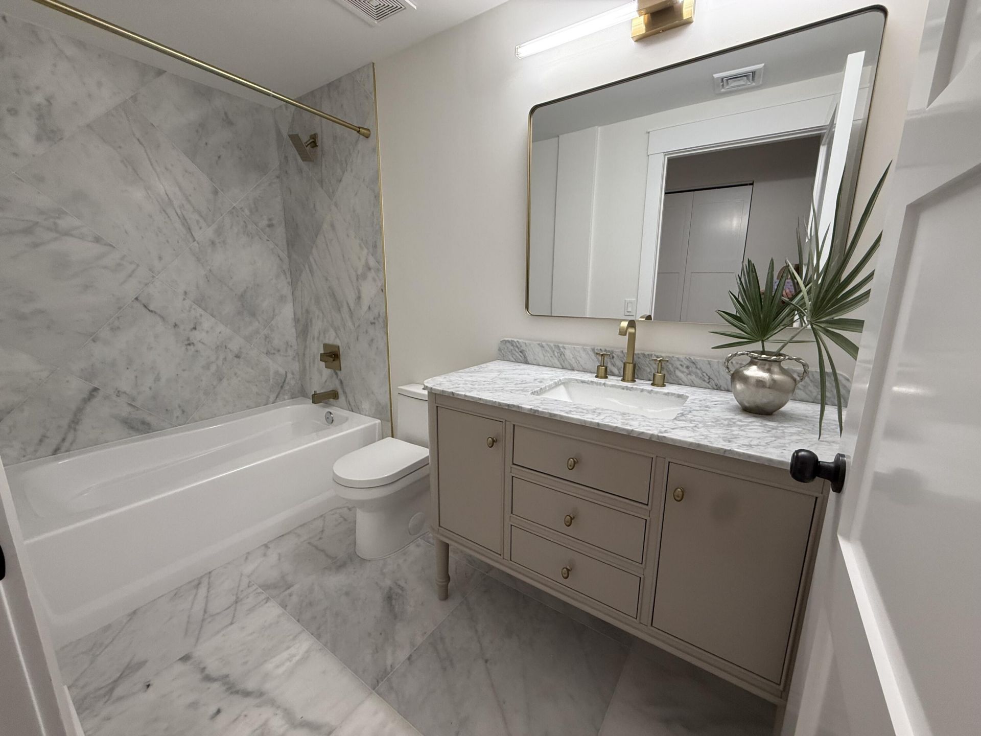 720 S Sapodilla Avenue, Unit 304, West Palm Beach, FL 33401 Photo