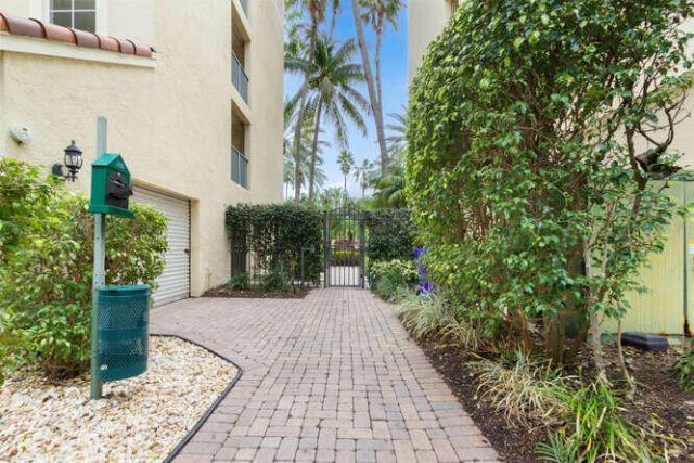 720 S Sapodilla Avenue, Unit 304, West Palm Beach, FL 33401 Photo