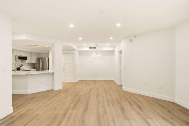 720 S Sapodilla Avenue, Unit 304, West Palm Beach, FL 33401 Photo