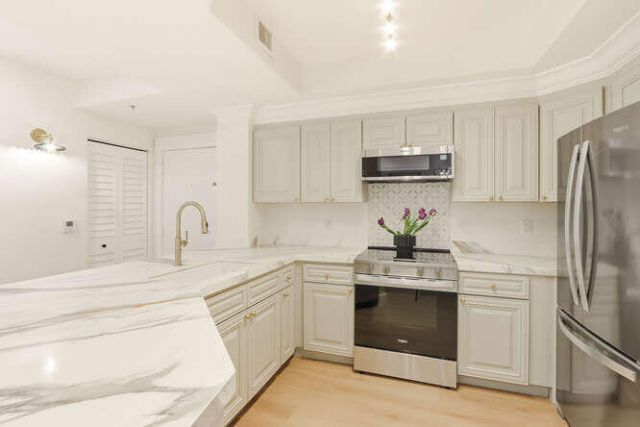 720 S Sapodilla Avenue, Unit 304, West Palm Beach, FL 33401 Photo