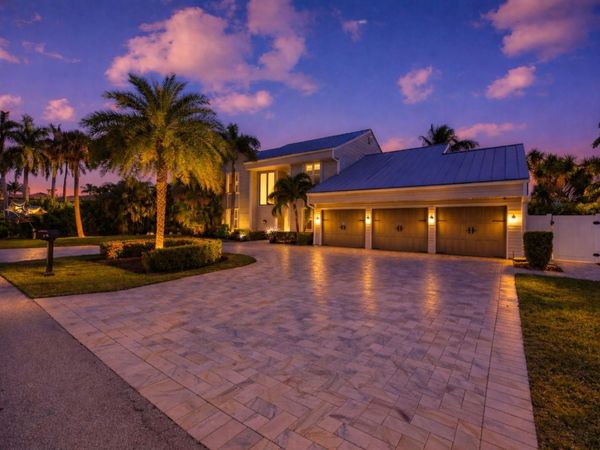 910 Jasmine Dr, Delray Beach, FL 33483