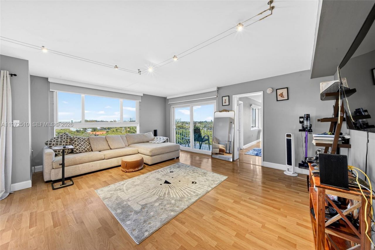 1750 NE 115th St, Unit 601, Miami, FL 33181 Photo