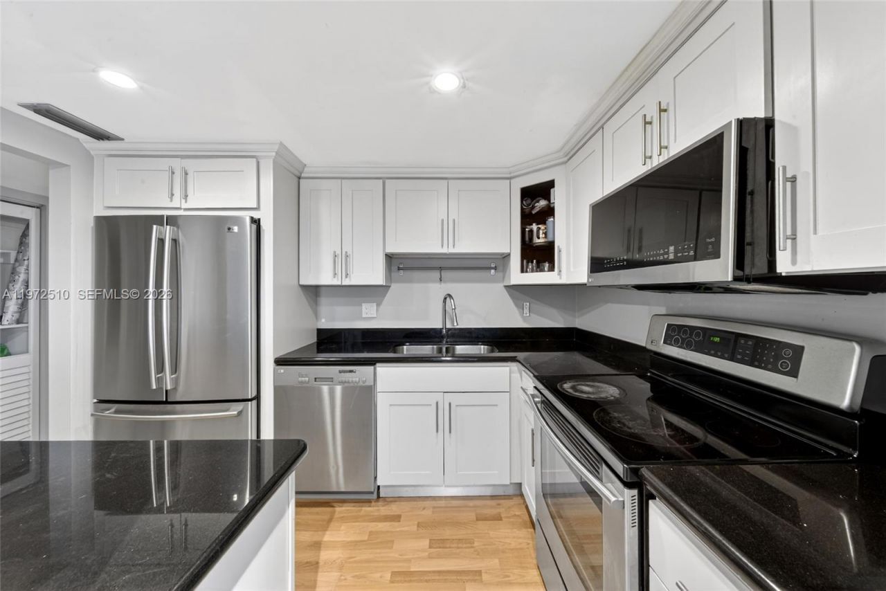 1750 NE 115th St, Unit 601, Miami, FL 33181 Photo