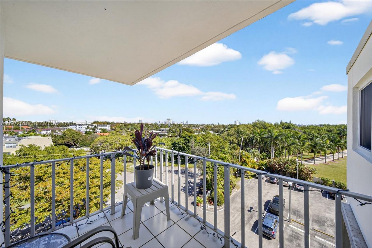 1750 NE 115th St, Unit 601, Miami, FL 33181 Photo
