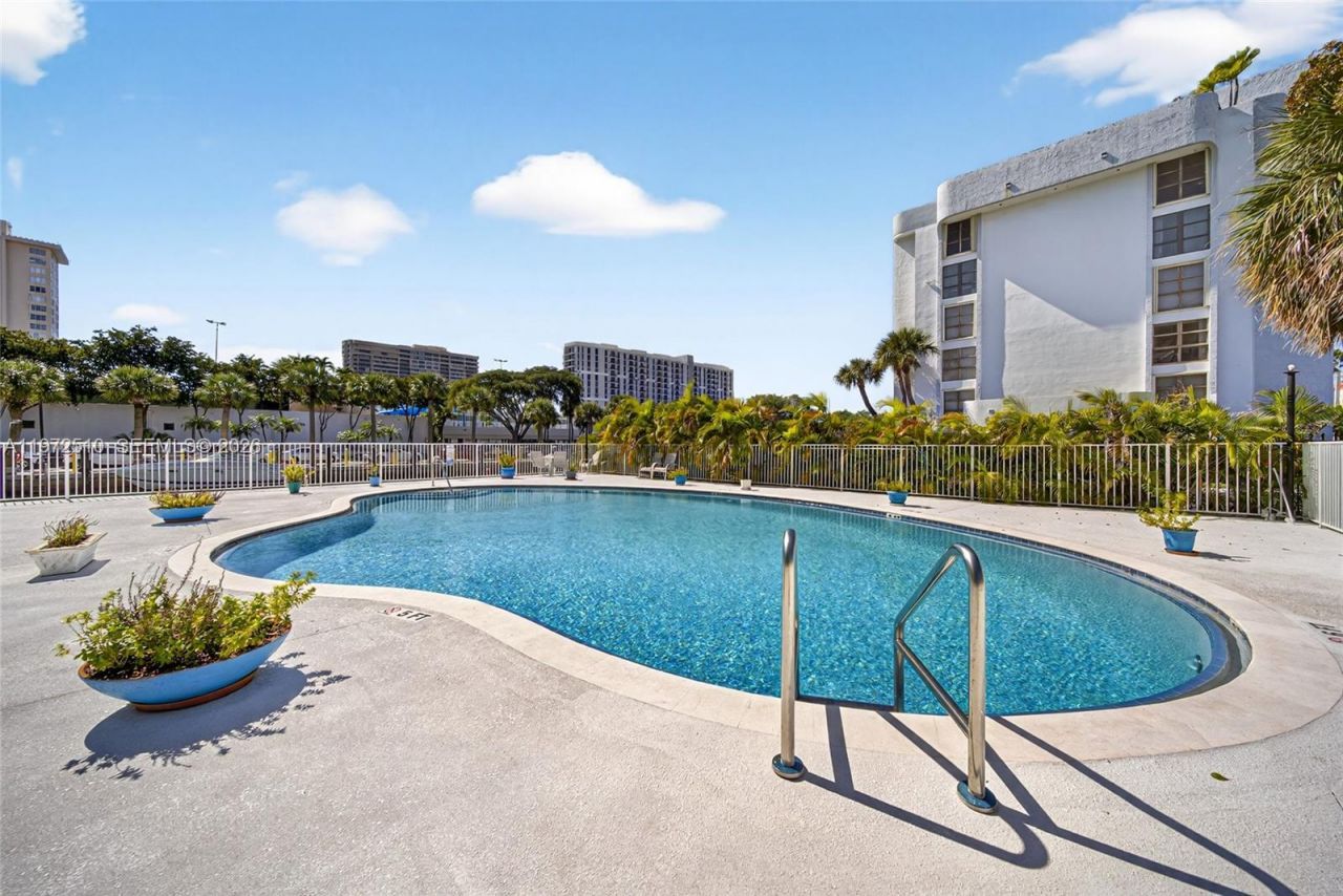 1750 NE 115th St, Unit 601, Miami, FL 33181 Photo