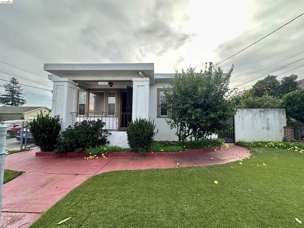 2050 2050 102Nd Ave, Oakland, CA 94603