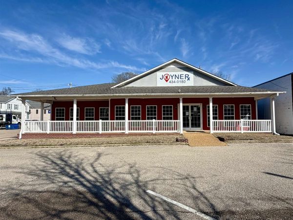 185 W COURT AVE, Selmer, TN 38375