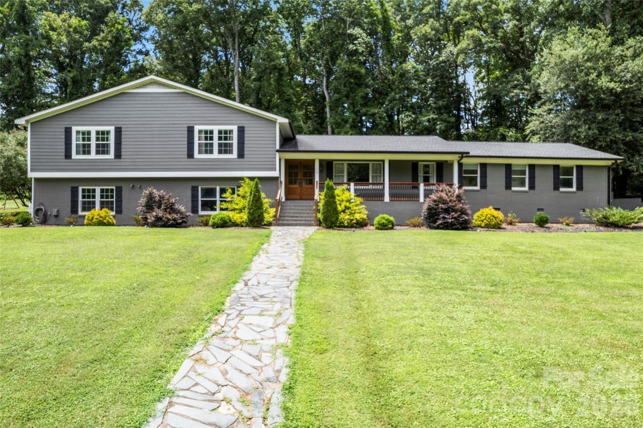 108 Brookmeade Drive, Statesville, NC 28625 Main Photo