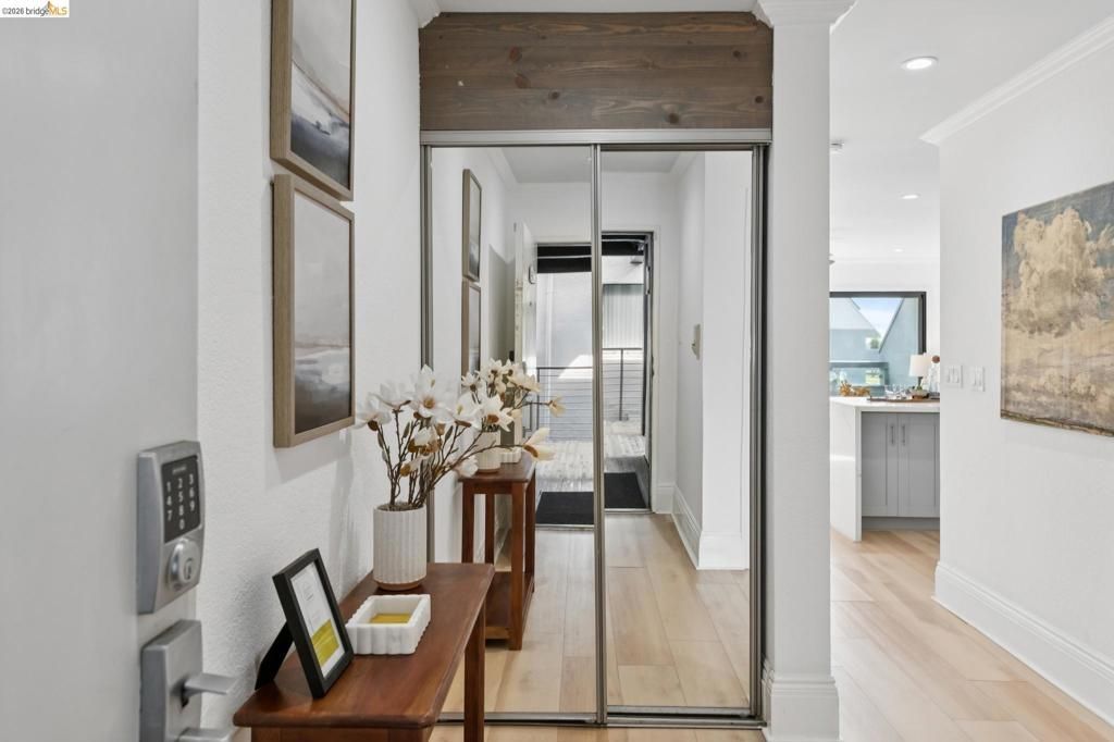 7 Embarcadero, Unit 204, Oakland, CA 94607 Main Photo