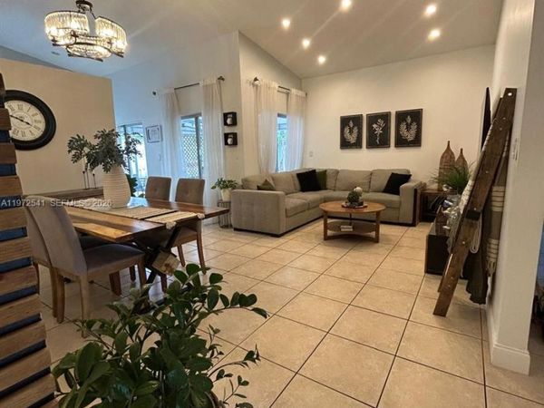 7851 NW 34th Pl , Davie, FL 33024