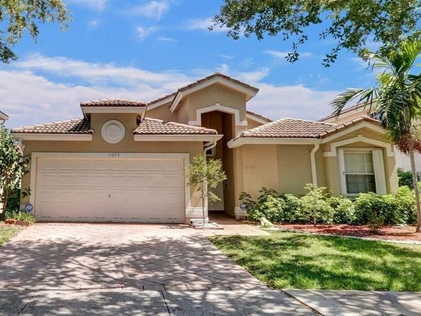 13829 NW 22nd St, Sunrise, FL 33323
