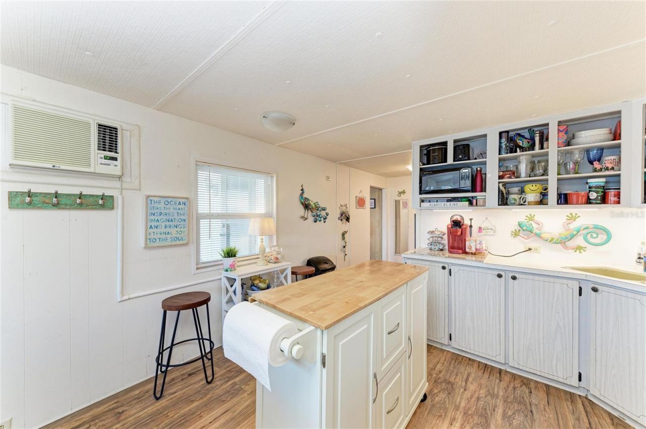 214 52nd Avenue Drive W, Bradenton, FL 34207 Photo