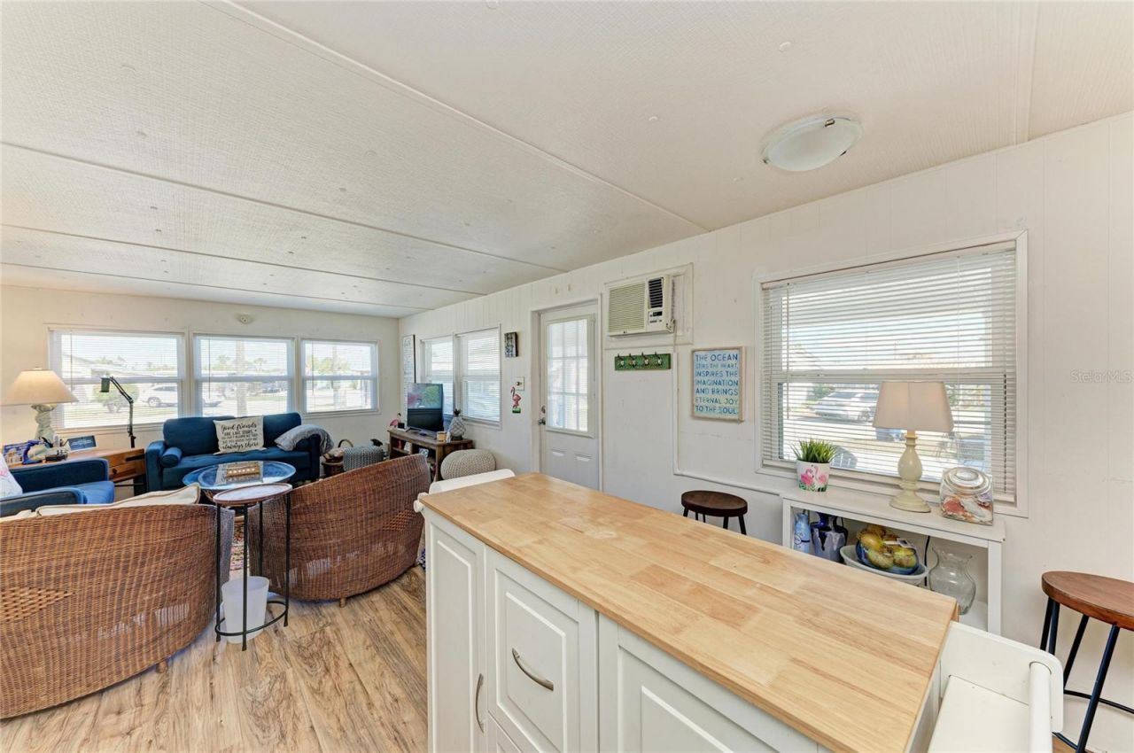 214 52nd Avenue Drive W, Bradenton, FL 34207 Photo