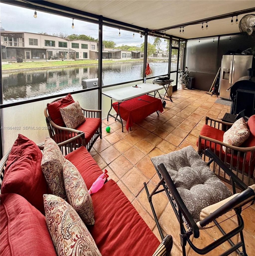 9717 N New River Canal Rd, Unit 406, Plantation, FL 33324 Photo