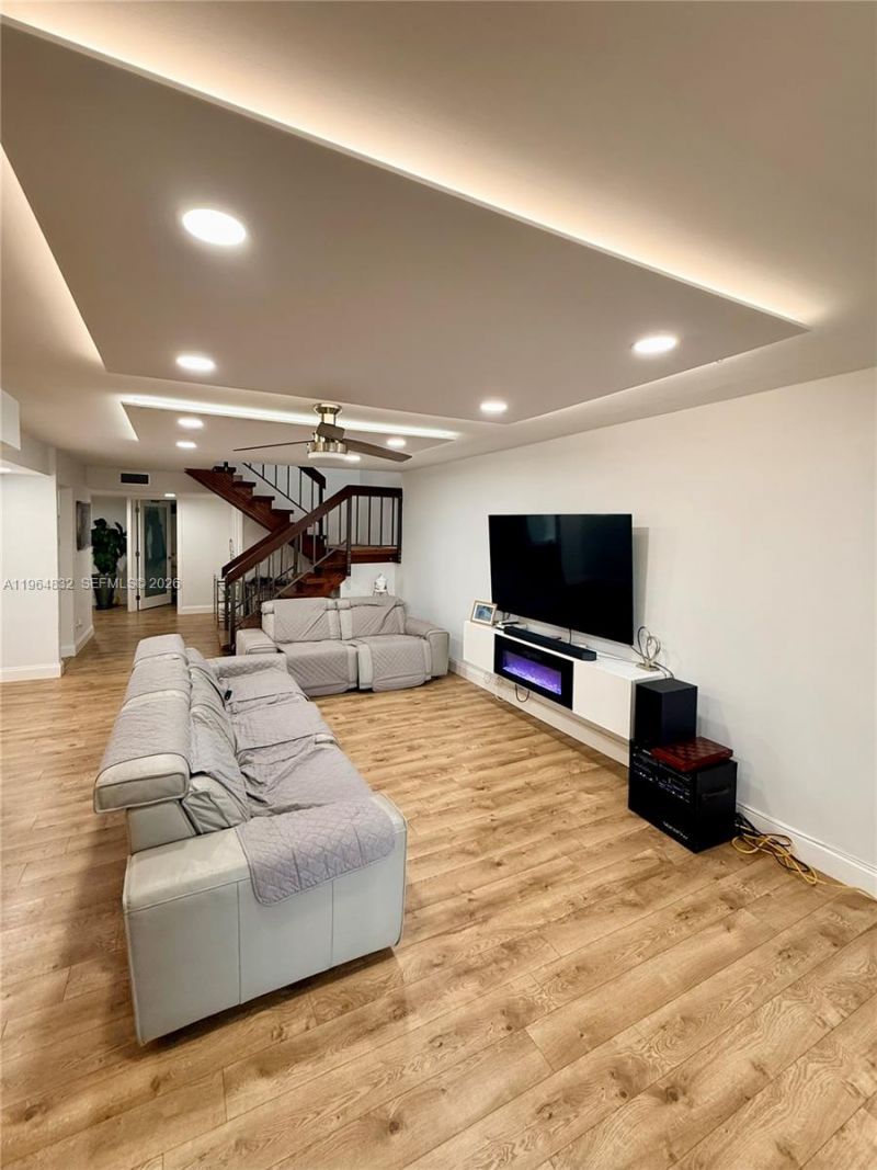 9717 N New River Canal Rd, Unit 406, Plantation, FL 33324 Photo