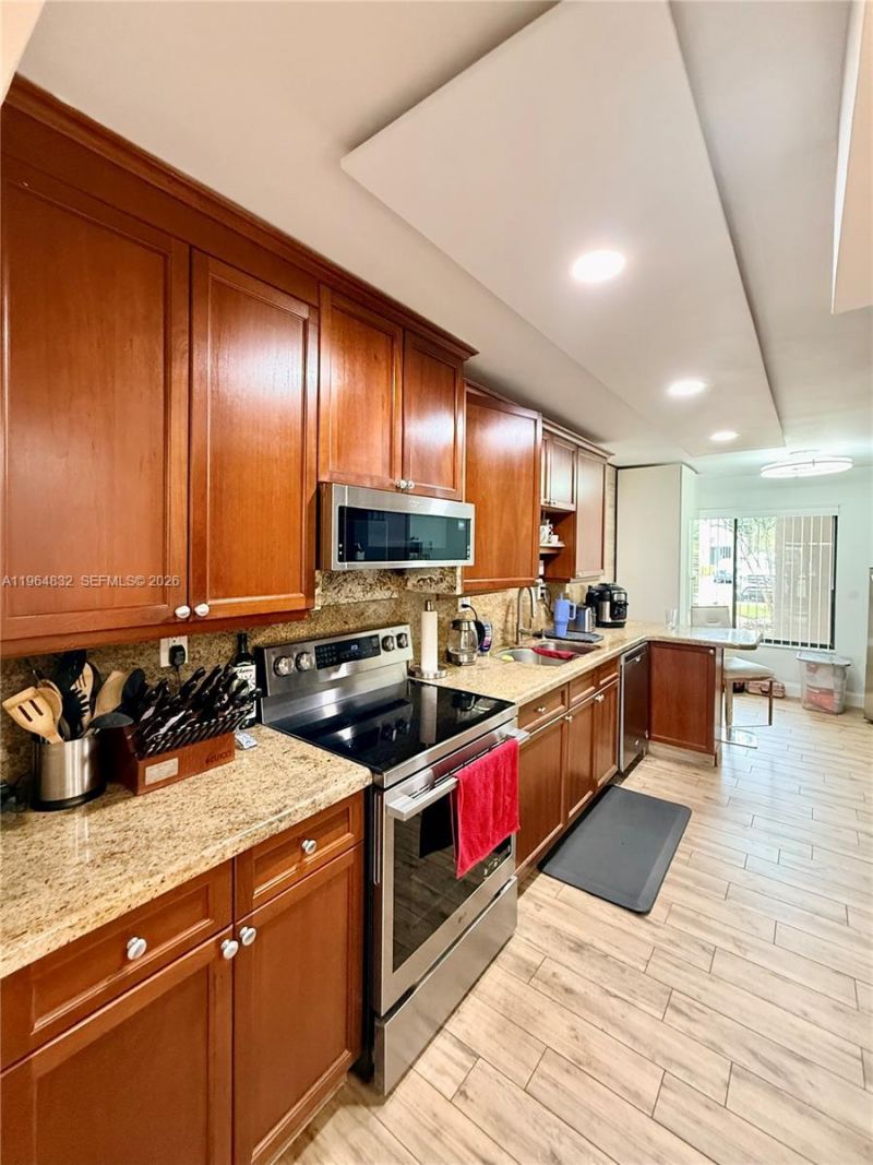 9717 N New River Canal Rd, Unit 406, Plantation, FL 33324 Photo