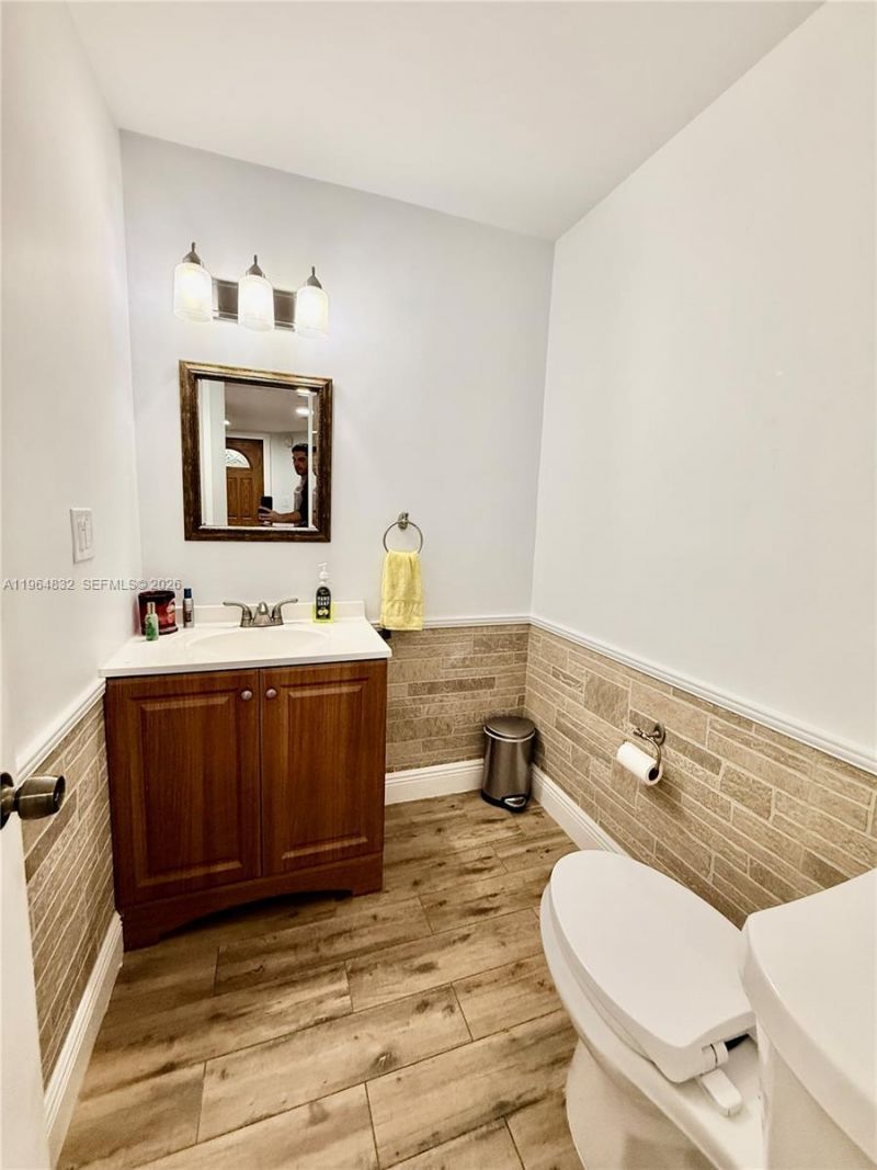 9717 N New River Canal Rd, Unit 406, Plantation, FL 33324 Photo