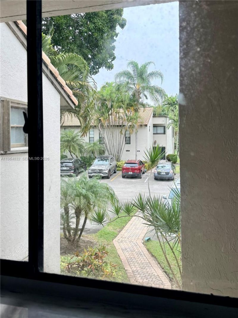 9717 N New River Canal Rd, Unit 406, Plantation, FL 33324 Photo