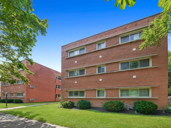 8050 Niles Avenue, Unit E2, Skokie, IL 60077