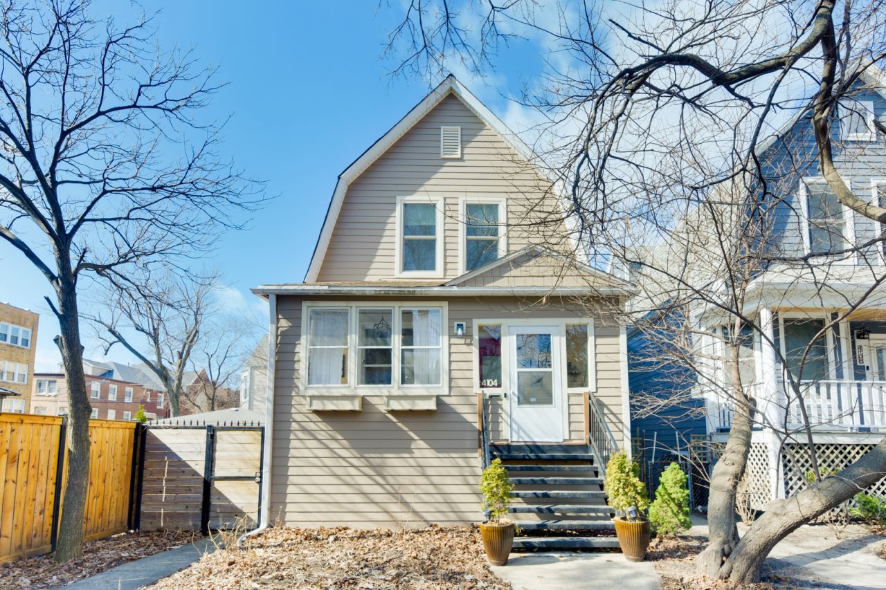 4104 N Central Park Avenue, Chicago, IL 60618 Main Photo