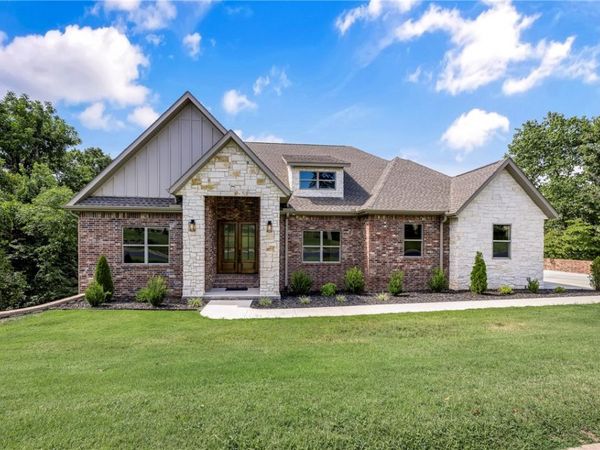 2808 Palisades Circle, Bentonville, AR 72712