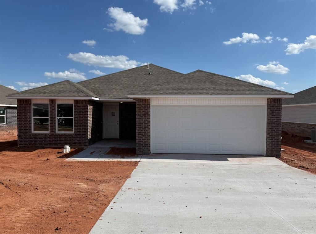 1224 E Stallion Lane, Mustang, OK 73064 Main Photo