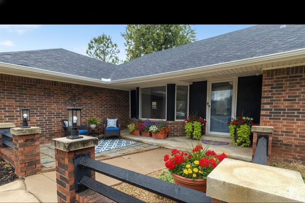 9901 Hummingbird Lane, Oklahoma City, OK 73162 Main Photo