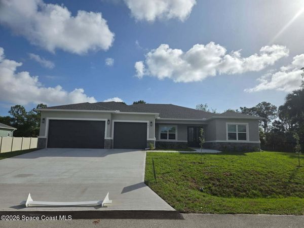 797 Nevada Drive NE, Palm Bay, FL 32907