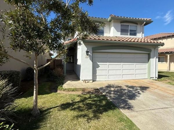 949 Nantucket Boulevard, Unit 14, Salinas, CA 93906