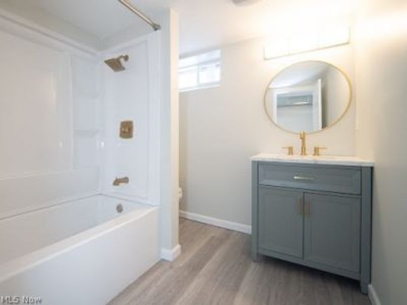 1662 Hawthorne Drive, Mayfield Heights, OH 44124 Photo 19