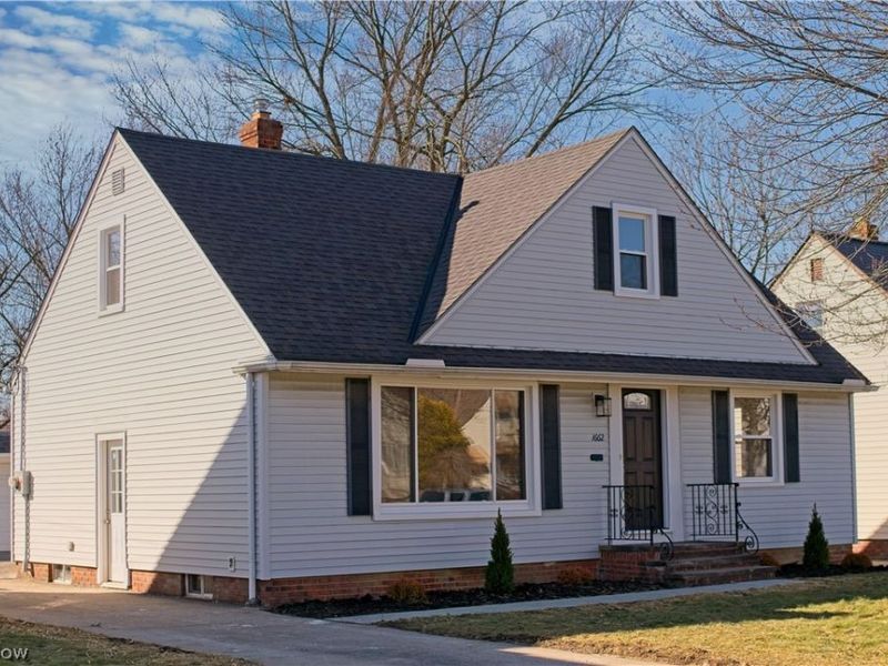 1662 Hawthorne Drive, Mayfield Heights, OH 44124 Photo 2