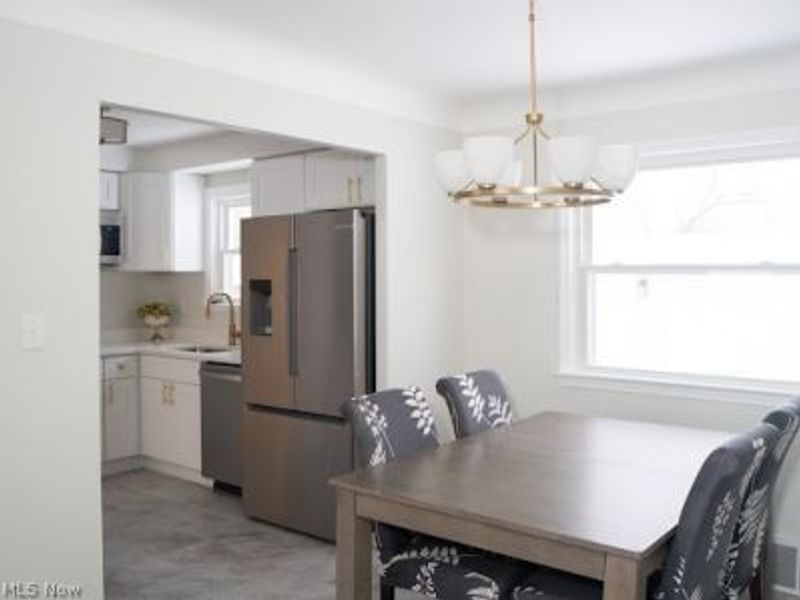 1662 Hawthorne Drive, Mayfield Heights, OH 44124 Photo 5