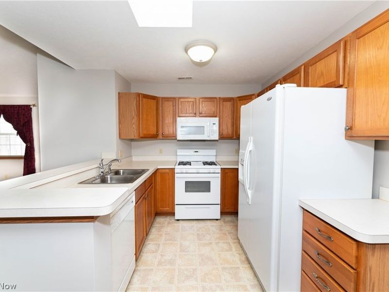 695 N Creek Drive, Painesville Township, OH 44077 Photo 7