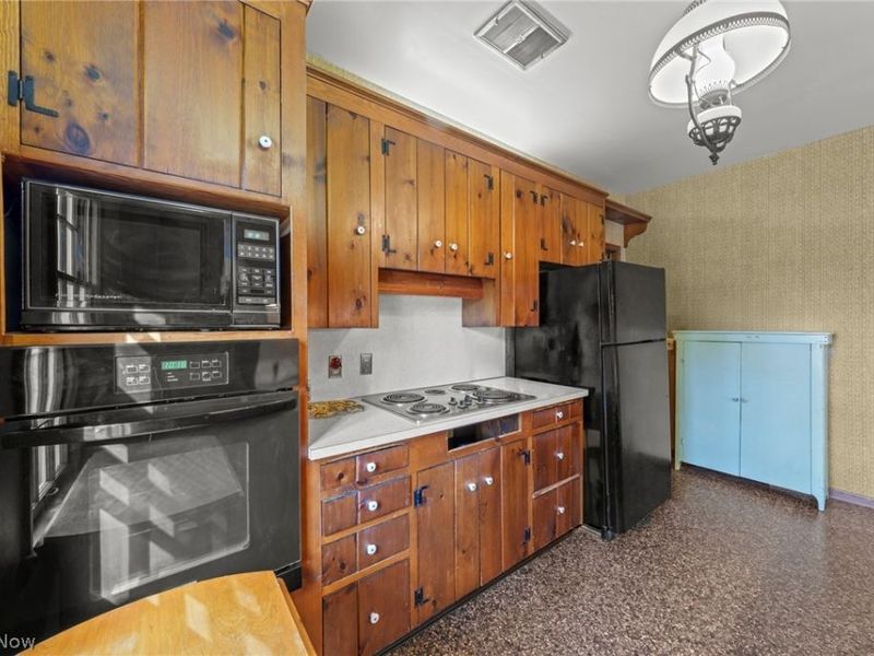 3492 Glen Allen Drive, Cleveland, OH 44121 Photo 21