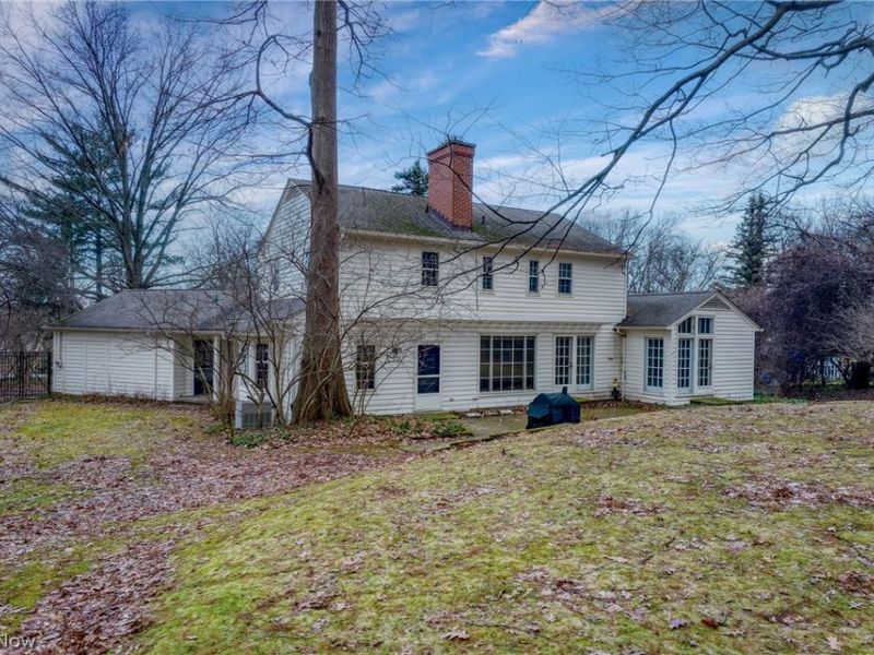 3492 Glen Allen Drive, Cleveland, OH 44121 Photo 4