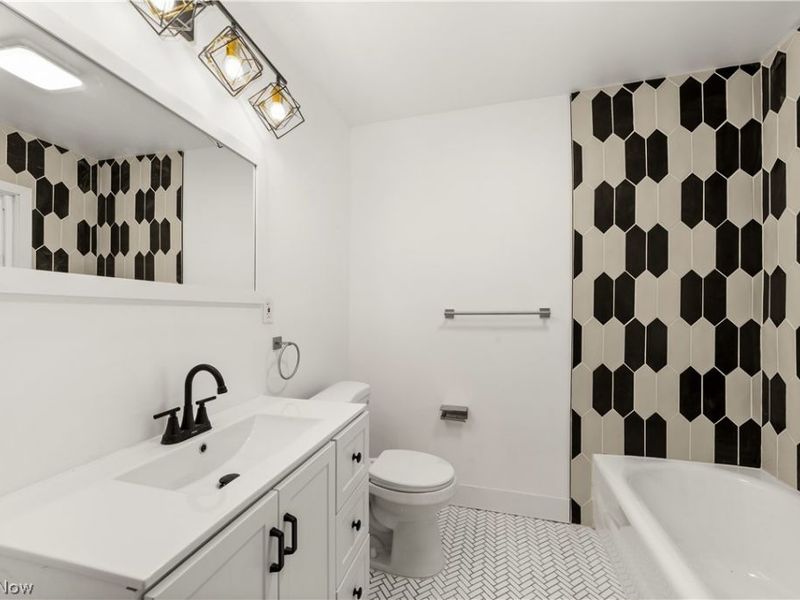 3348 Meadowbrook Boulevard, Cleveland, OH 44118 Photo 18