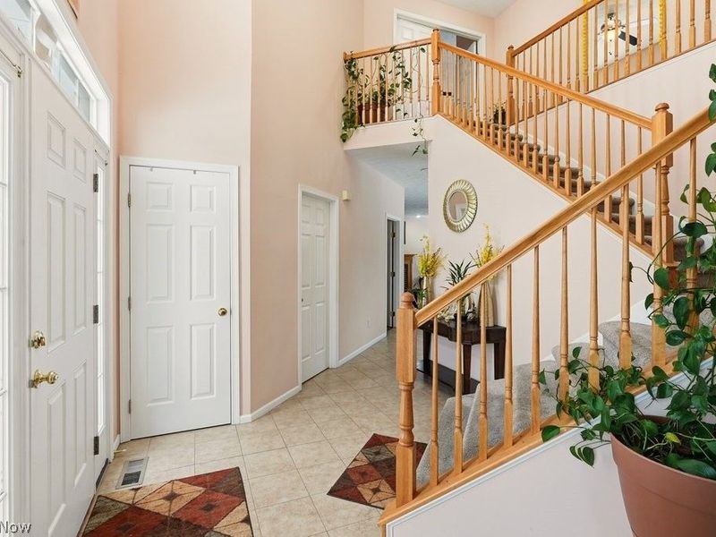 7444 Meadow Brooke Way, Northfield, OH 44067 Photo 2