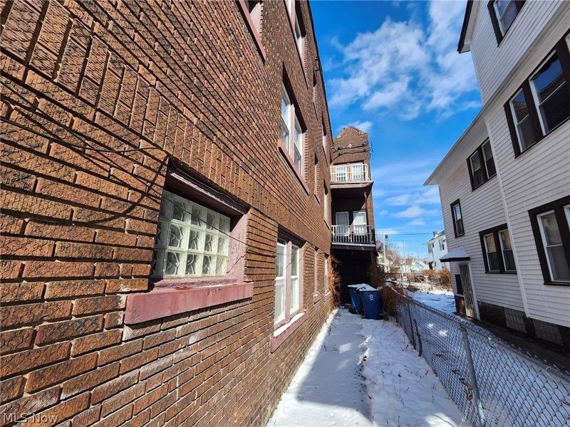 881 Eddy Road, Cleveland, OH 44108 Photo 17