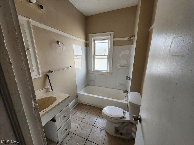 881 Eddy Road, Cleveland, OH 44108 Photo 25