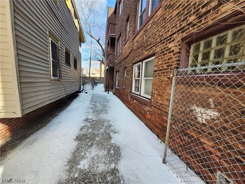 881 Eddy Road, Cleveland, OH 44108 Photo 29