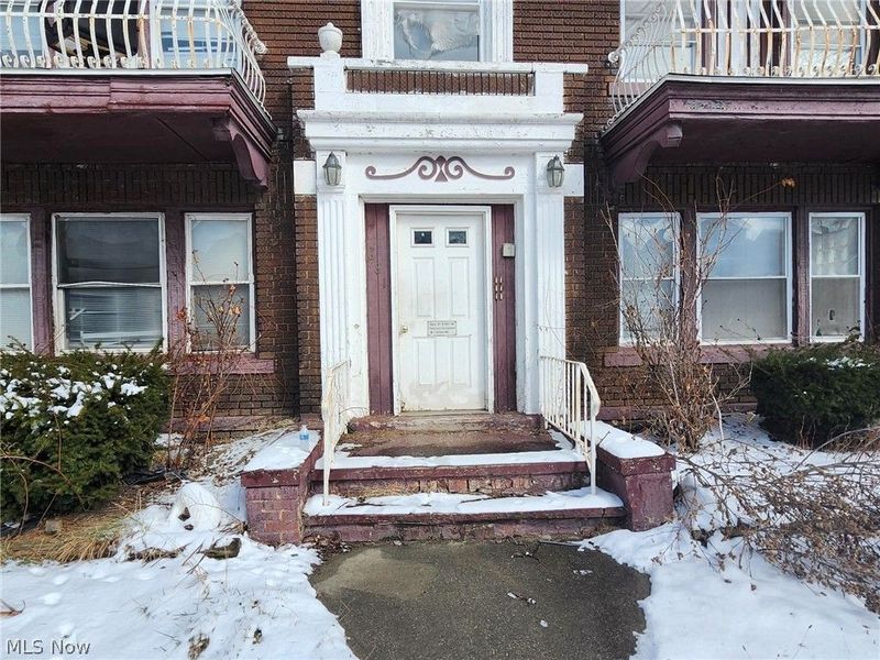 881 Eddy Road, Cleveland, OH 44108 Photo 3