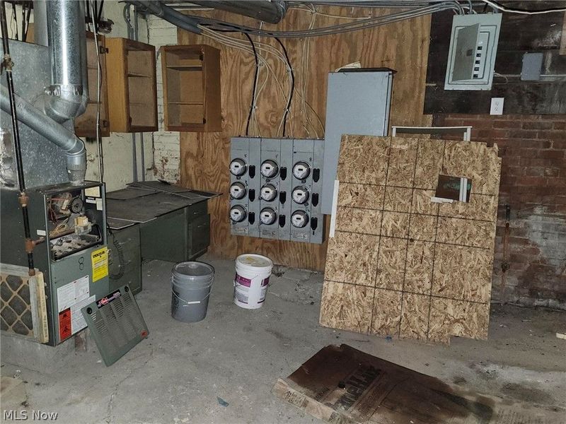 881 Eddy Road, Cleveland, OH 44108 Photo 31