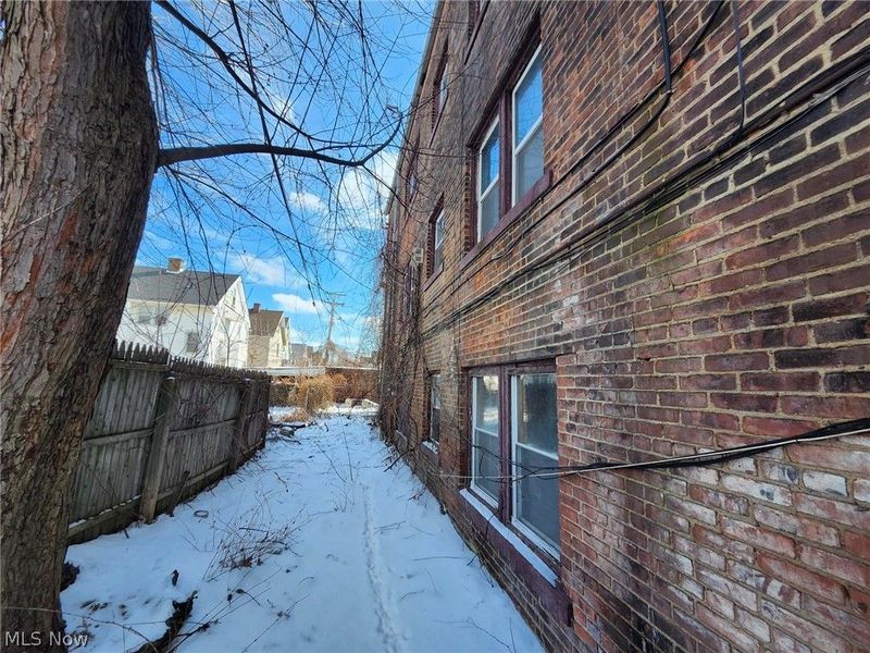 881 Eddy Road, Cleveland, OH 44108 Photo 33
