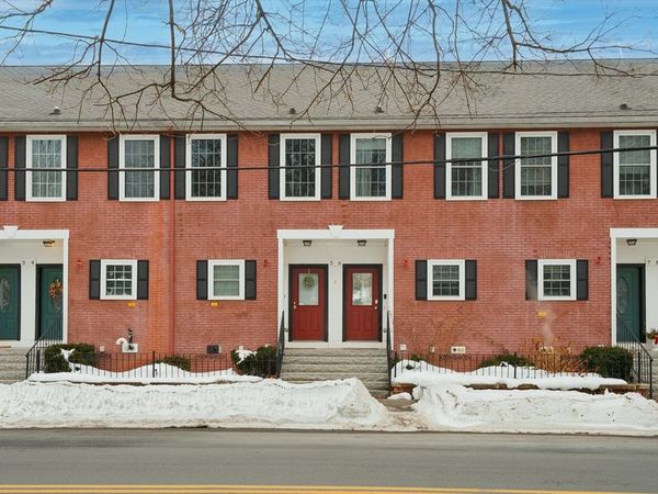 900 Lawrence St, Unit 5, Lowell, MA 01852